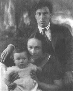 Б. Пастернак с женой и сыном